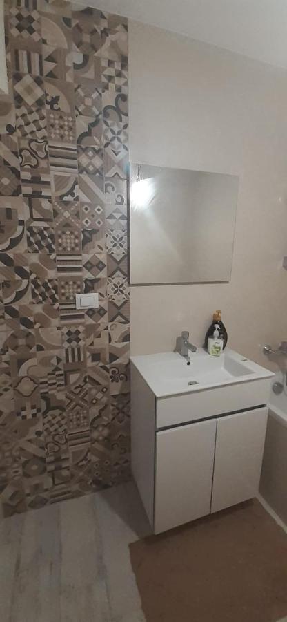 Апартаменты Apartament Central. Bloc Nou. Бакэу Экстерьер фото